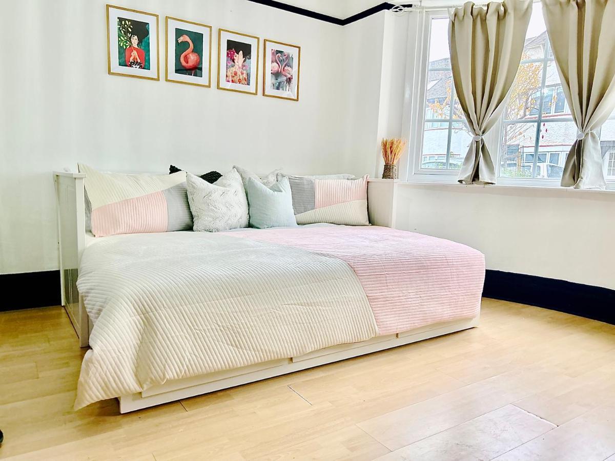 Rest Boutique Golders Green لندن المظهر الخارجي الصورة