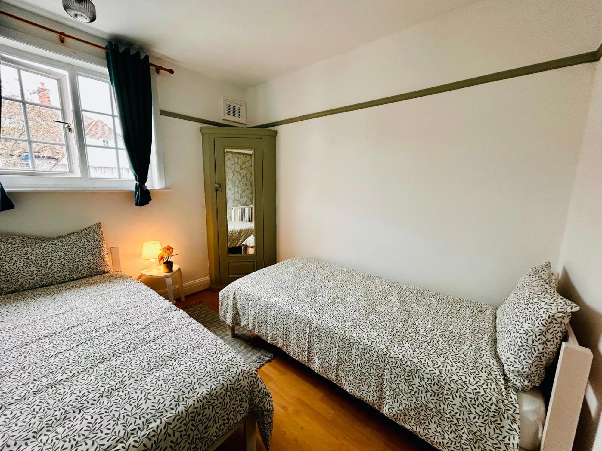 Rest Boutique Golders Green لندن المظهر الخارجي الصورة