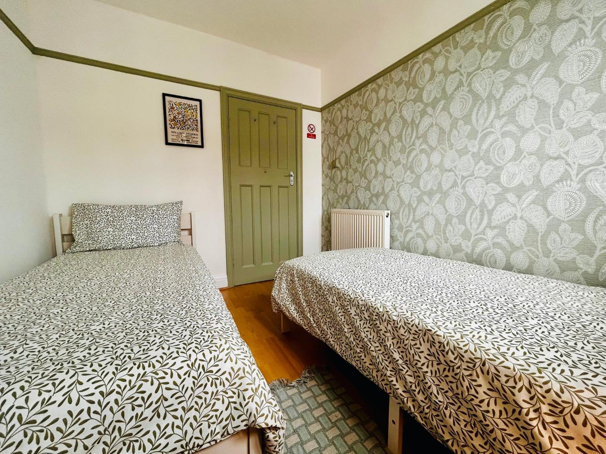 Rest Boutique Golders Green لندن المظهر الخارجي الصورة